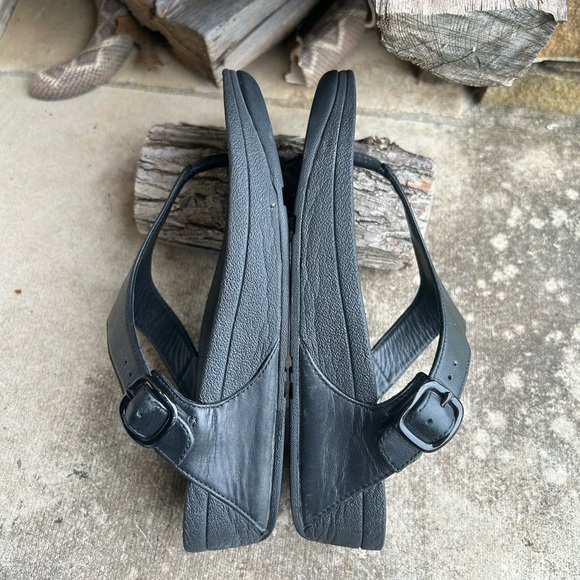 FitFlop Black Leather toe thong classy classic Sandals Sz-5. L - Picture 3 of 10